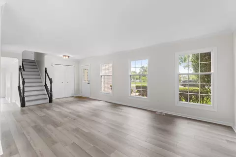 2254 Blacksmith Dr, Wheaton, IL 60189 photo 4