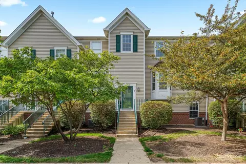 1116 Village Center Pkwy #4, Aurora, IL 60506