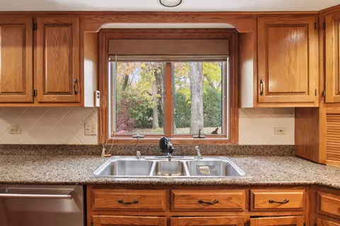 Kitchen - 2450 Saint Andrews Dr, Olympia Fields, IL 60461 photo 6 of 7