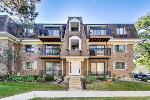 4170 Cove Ln #2B, Glenview, IL 60025