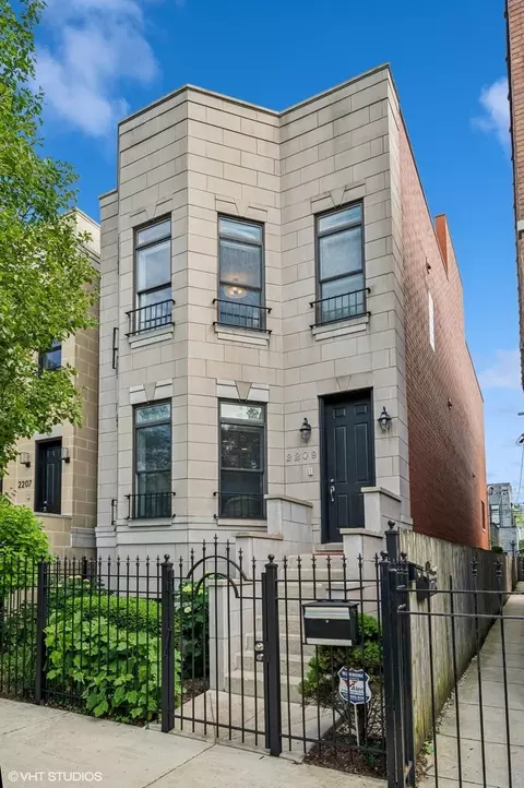 2209 W Erie St, Chicago, IL 60612