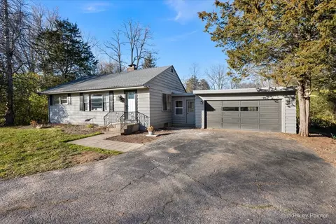 28524 W Main St, Barrington, IL 60010