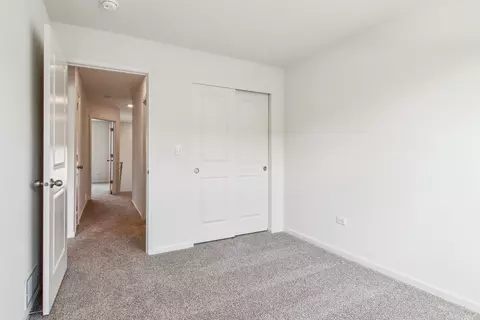 Bedroom - 1386 Foxglove Dr, Bartlett, IL 60103 photo 8 of 9