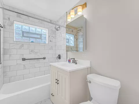 Bath - 4537 Warsaw Ave, Lyons, IL 60534 photo 1 of 1