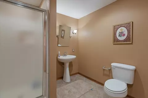 Bath - 23721 Greenfield Dr, Plainfield, IL 60585 photo 5 of 5