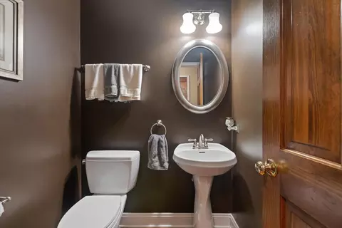 Bath - 23721 Greenfield Dr, Plainfield, IL 60585 photo 1 of 5