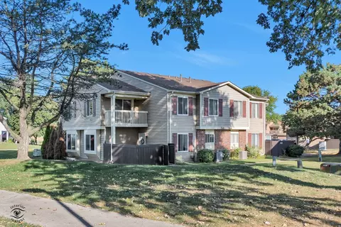 6 Fernwood Dr #6D, Bolingbrook, IL 60440