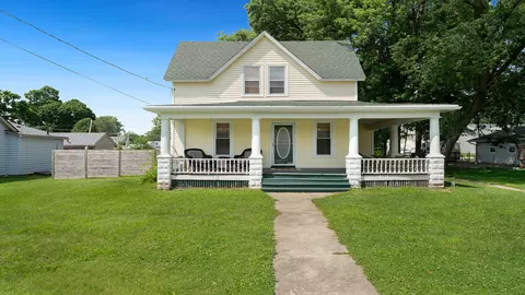 315 W 2nd St, Byron, IL 61010