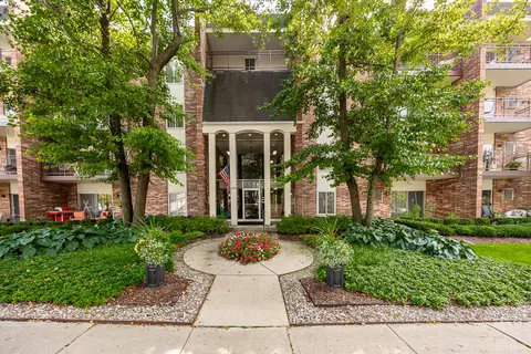 4900 Forest Ave #308, Downers Grove, IL 60515