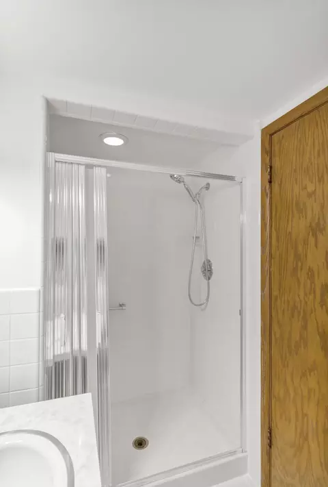 Bath - 512 N Forest Dr, Addison, IL 60101 photo 4 of 4