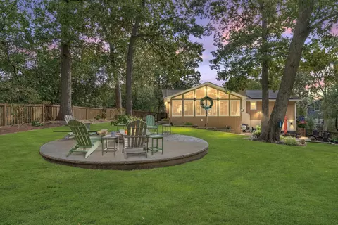 Exterior - 512 N Forest Dr, Addison, IL 60101 photo 7 of 18