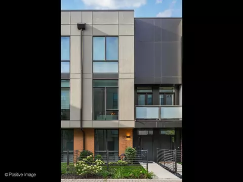 1904 N Campbell Ave #C, Chicago, IL 60647
