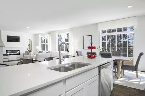 Kitchen - 1290 Tiger Lily Dr, Bartlett, IL 60103 photo 5 of 6