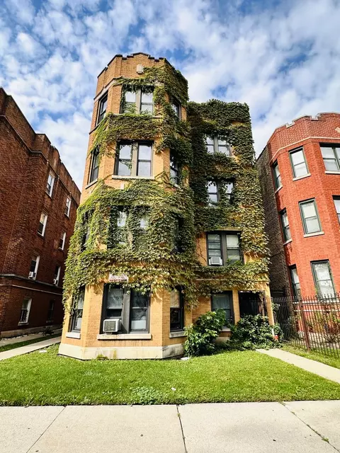 6418 N Albany Ave #1AE, Chicago, IL 60645