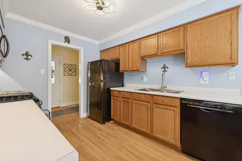 Kitchen - 1260 Windsor Dr, Wheaton, IL 60189 photo 1 of 2