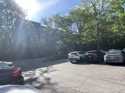 5900 Oakwood Dr #5L, Lisle, IL 60532