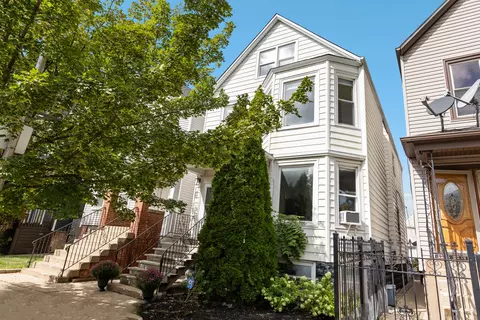 2952 N Wisner Ave, Chicago, IL 60618