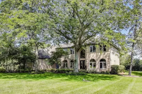 6 Steeplechase Dr, Hawthorn Woods, IL 60047