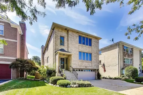 1209 E Davis St, Arlington Heights, IL 60005