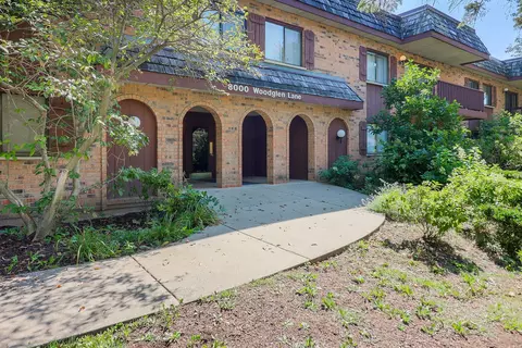 8000 Woodglen Ln #101, Downers Grove, IL 60516