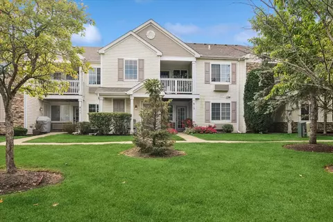 813 Silverstone Dr #813, Carpentersville, IL 60110