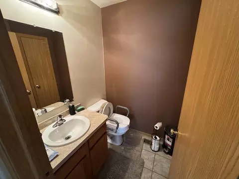 Bath - 3831 W 154th St, Markham, IL 60428 photo 1 of 3