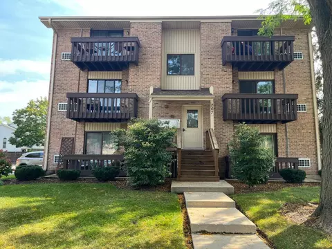 267 12th St #6D, Wheeling, IL 60090