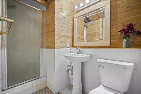 Bath - 1810 Jacobssen Dr, Normal, IL 61761 photo 2 of 2