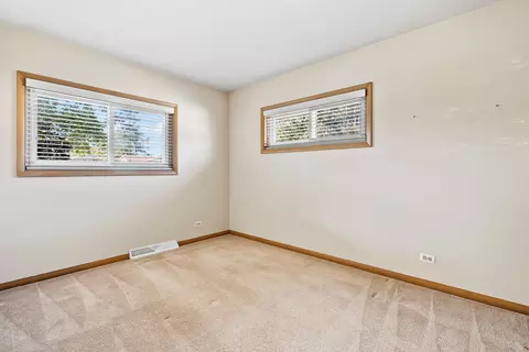 Bedroom - 913 Ingram Pl, Des Plaines, IL 60016 photo 1 of 3