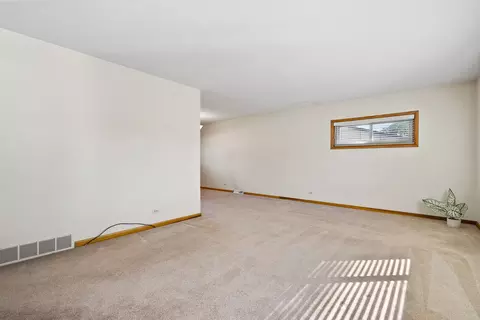 Living - 913 Ingram Pl, Des Plaines, IL 60016 photo 3 of 3
