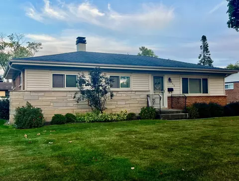 913 Ingram Pl, Des Plaines, IL 60016