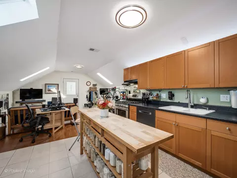 2927 N Gresham Ave #3, Chicago, IL 60618 photo 3