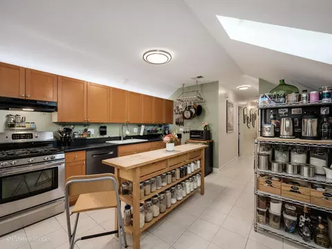 2927 N Gresham Ave #3, Chicago, IL 60618 photo 4