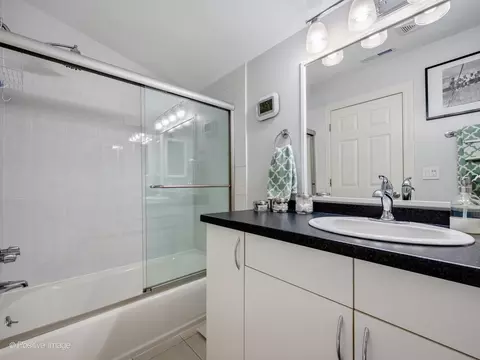 2927 N Gresham Ave #3, Chicago, IL 60618 photo 12