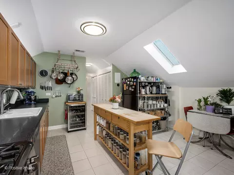 2927 N Gresham Ave #3, Chicago, IL 60618 photo 5