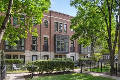 1712 W Surf St #1712, Chicago, IL 60657