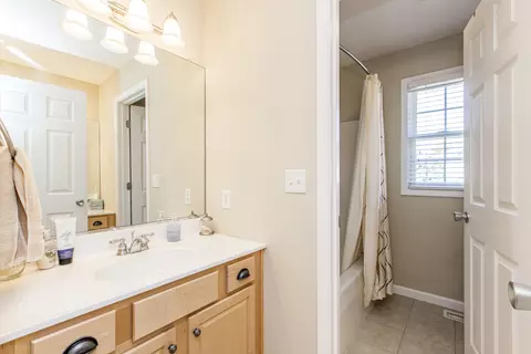 Bath - 1511 Biltmore Ct, Normal, IL 61761 photo 4 of 5
