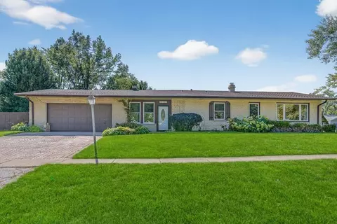 183 Saint Marys Pkwy, Buffalo Grove, IL 60089