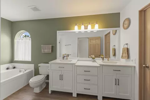 Bath - 446 Summersweet Ln, Bartlett, IL 60103 photo 2 of 4