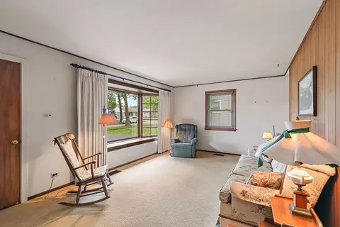 Living - 3602 Falcon Ct S, Rolling Meadows, IL 60008 photo 1 of 2