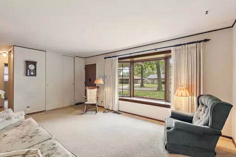 Living - 3602 Falcon Ct S, Rolling Meadows, IL 60008 photo 2 of 2