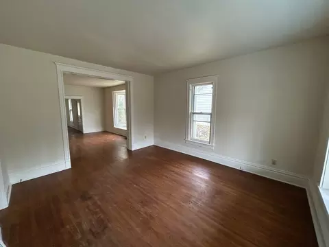 Living - 376 Jefferson Ave, Elgin, IL 60120 photo 2 of 5