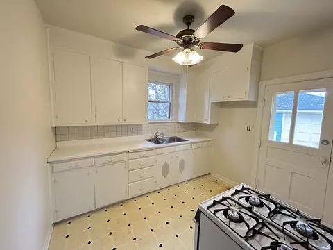 Kitchen - 376 Jefferson Ave, Elgin, IL 60120 photo 3 of 3