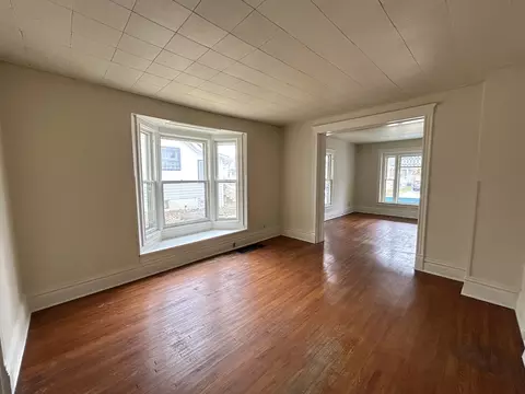 Living - 376 Jefferson Ave, Elgin, IL 60120 photo 5 of 5