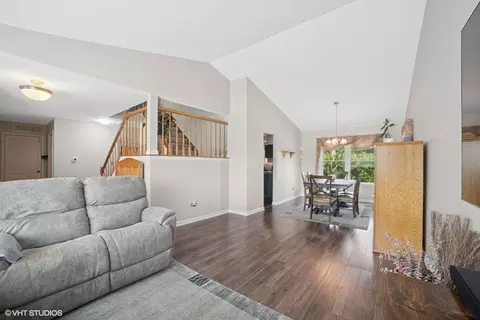 1208 Old Timber Ln, Hoffman Estates, IL 60192 photo 3