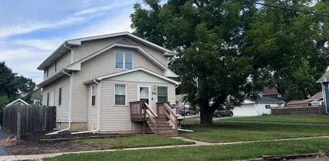 141 N Lord Ave, Carpentersville, IL 60110