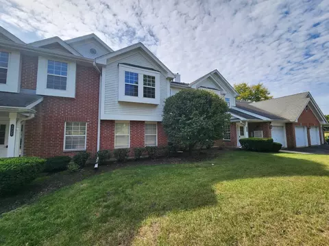 1727 W Hawkes St #8, Arlington Heights, IL 60004