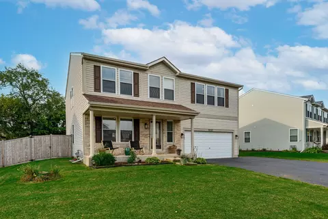 9703 Creekside Dr, Wonder Lake, IL 60097