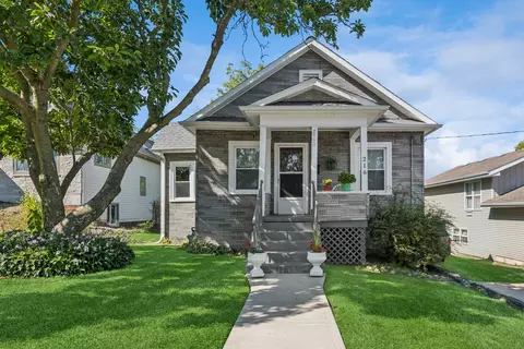 216 N Blanchard St, Wheaton, IL 60187