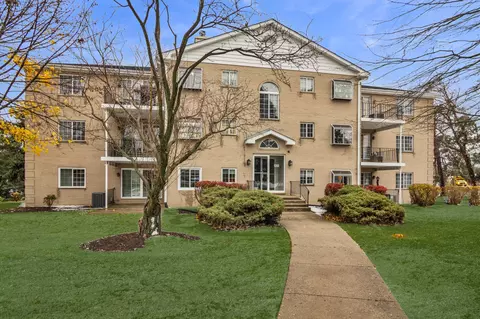 1258 Chalet Rd #301, Naperville, IL 60563